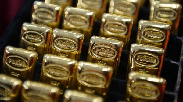 Цена на золото впервые за шесть лет превысила $1500 за унцию 