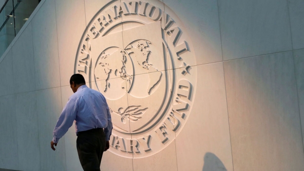 МВФ рассказал о влиянии цен на нефть и санкций на российскую экономику