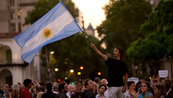 Аргентинская биржа снизилась на 38% по итогам президентских праймериз
